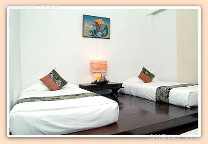 Iyara Beach Hotel & Plaza 10